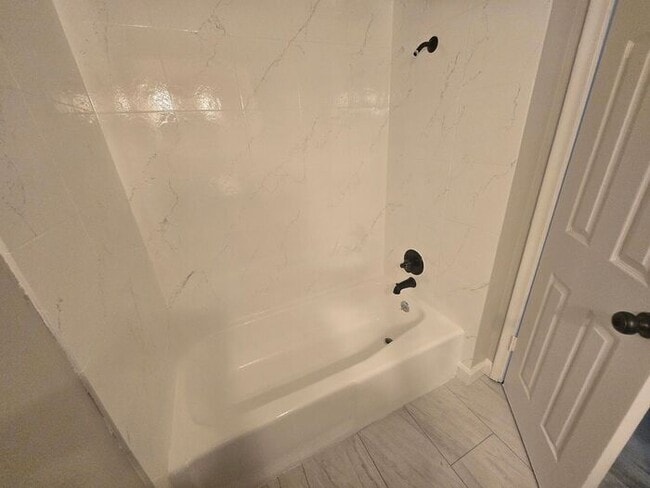 Building Photo - 3 Bedroom/2 Bathroom/1 Covered Parking Places - Remodeled