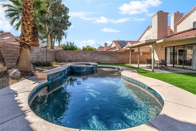 Building Photo - 2717 Lovington Dr