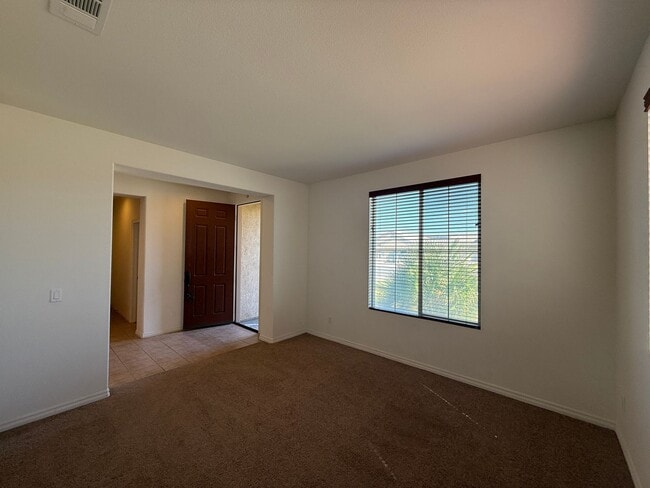 Building Photo - West Rosamond 5 bedroom