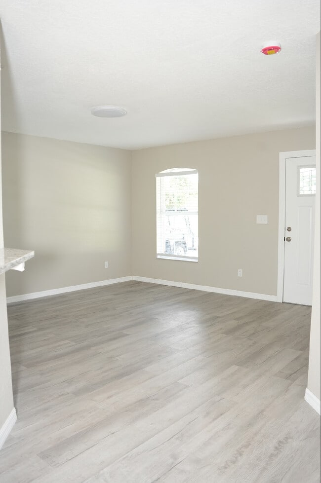 Building Photo - 7417 Savannah Ln
