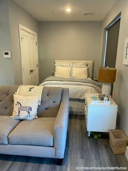 Building Photo - 55 W Fifth St