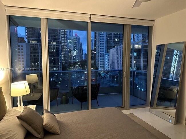 Building Photo - 200 S Biscayne Blvd