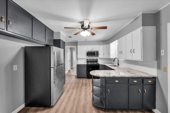 Building Photo - 1325 Sunset St