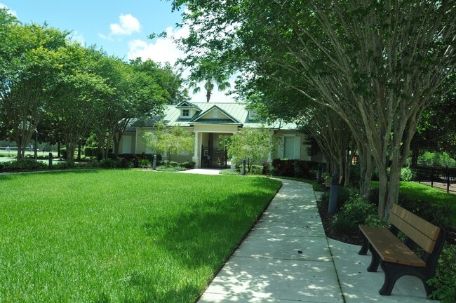 Building Photo - 7948 Edgewood Forest Dr