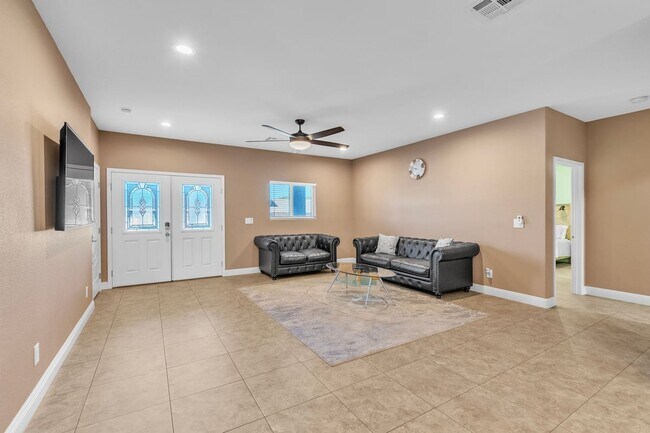 Building Photo - 4615 E St Louis Ave