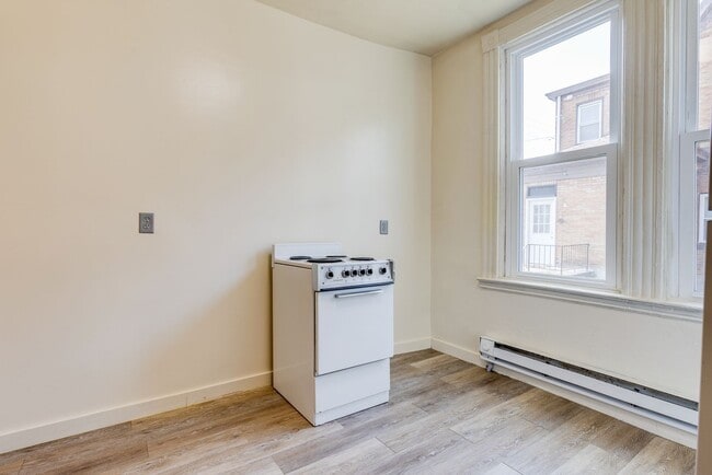 Building Photo - 19 - 709-711 Industry