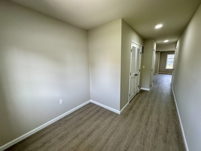 Building Photo - 226 Rojan Rd