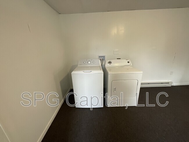 Building Photo - 400 Baltimore St