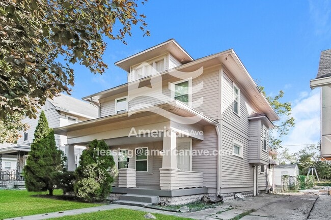 Building Photo - 1015 W 32nd St