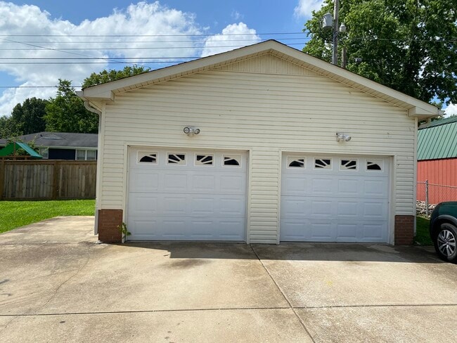Building Photo - 4008 Knud Dr
