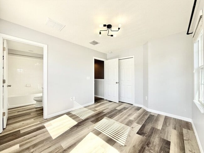 Building Photo - 7031 White Treetop Pl