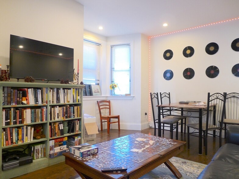 Building Photo - 130 Marcella St