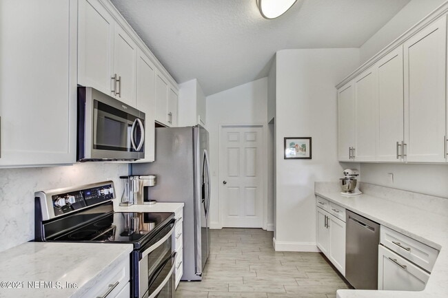 Building Photo - 3433 Heron Dr N