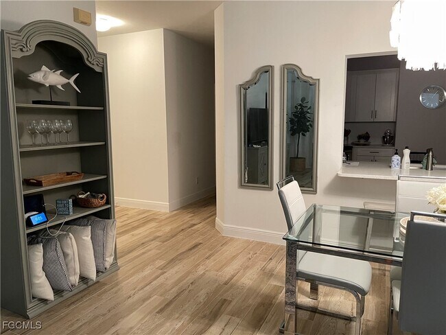 Building Photo - 14970 Vista View Way