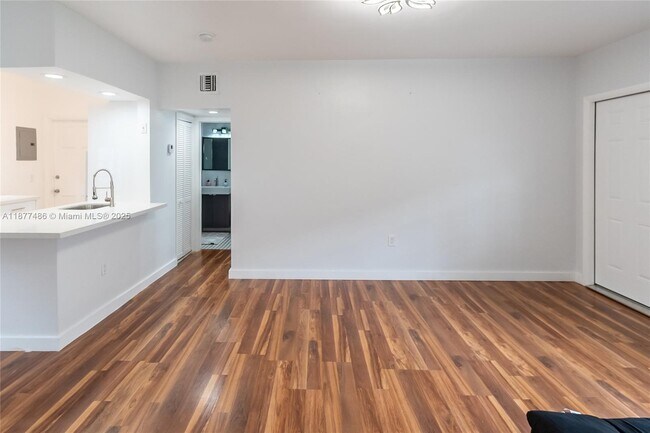 Building Photo - 1205 Marseille Dr