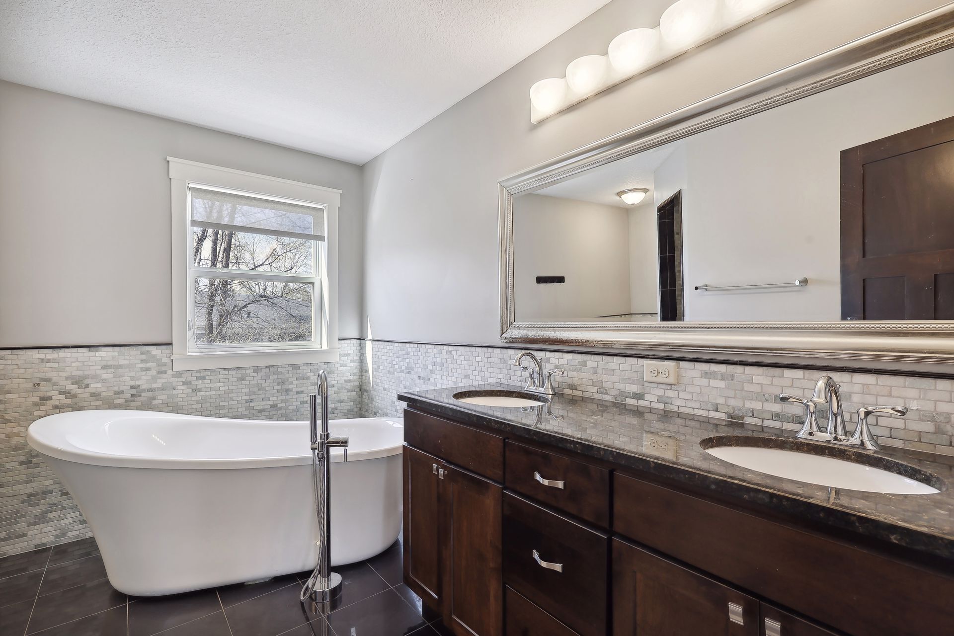 Building Photo - 2019 Louisiana Ave S