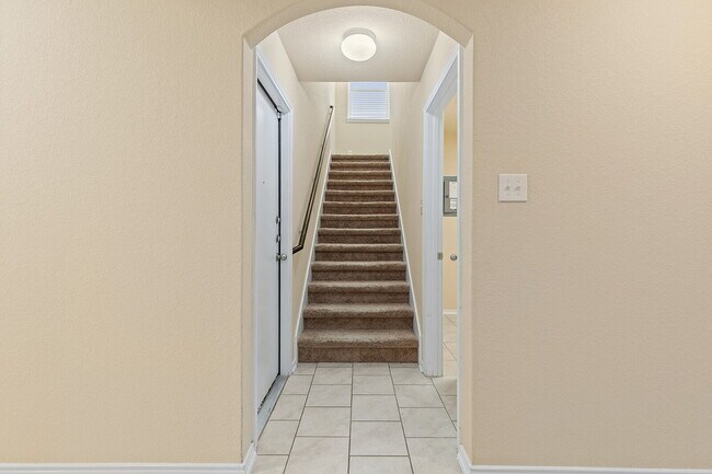 Building Photo - "Spacious 4-Bedroom Retreat in Schertz with 2.5 Baths!"