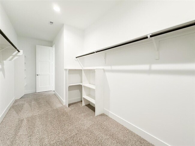 Building Photo - 15216 Tattle Crk Ln