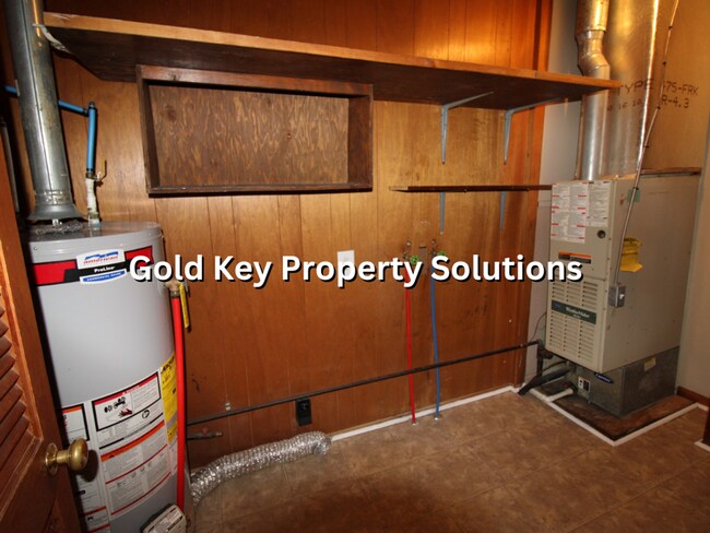 Building Photo - 3 BR 1 BA House in Meadowbrook Area with G...
