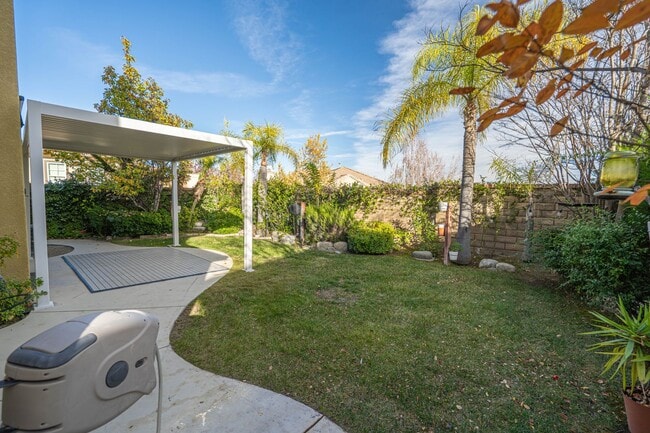 Building Photo - Spacious 4-Bedroom Home with Downstairs Bed/Bath & Full Community Access in Valencia!