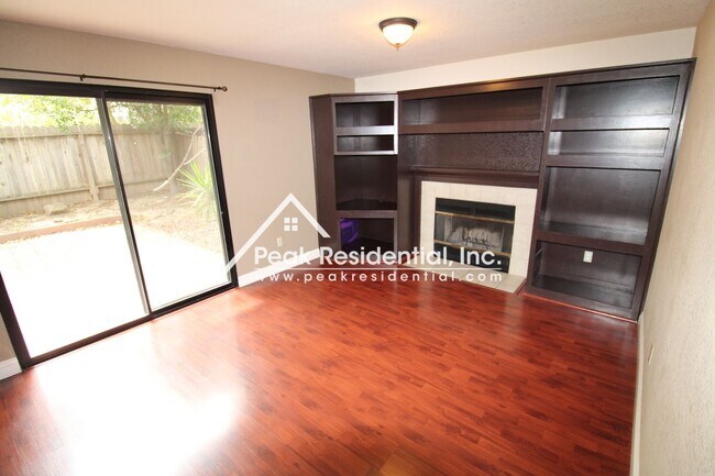Building Photo - Spacious 3bd/2.5ba Antelope Home with 2 Ca...