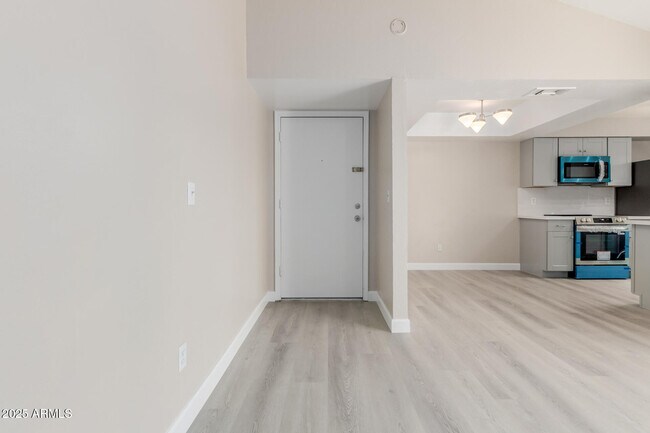 Building Photo - 10610 S 48th St