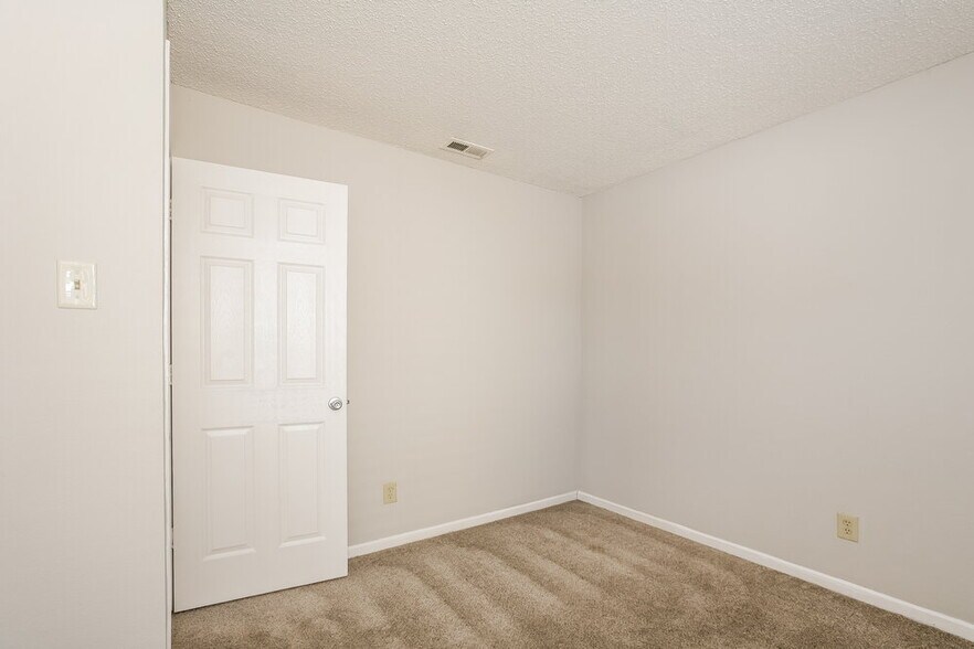 Building Photo - 10860 Wymm Ln