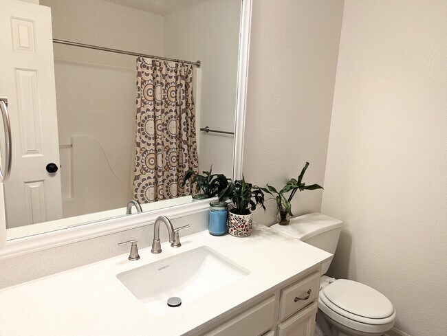 Upstairs full bathroom - 823 Spring Ct