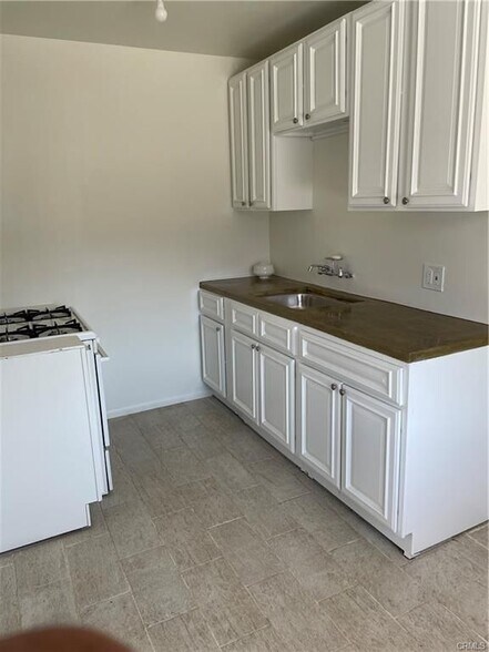 Building Photo - 2738 Southern B