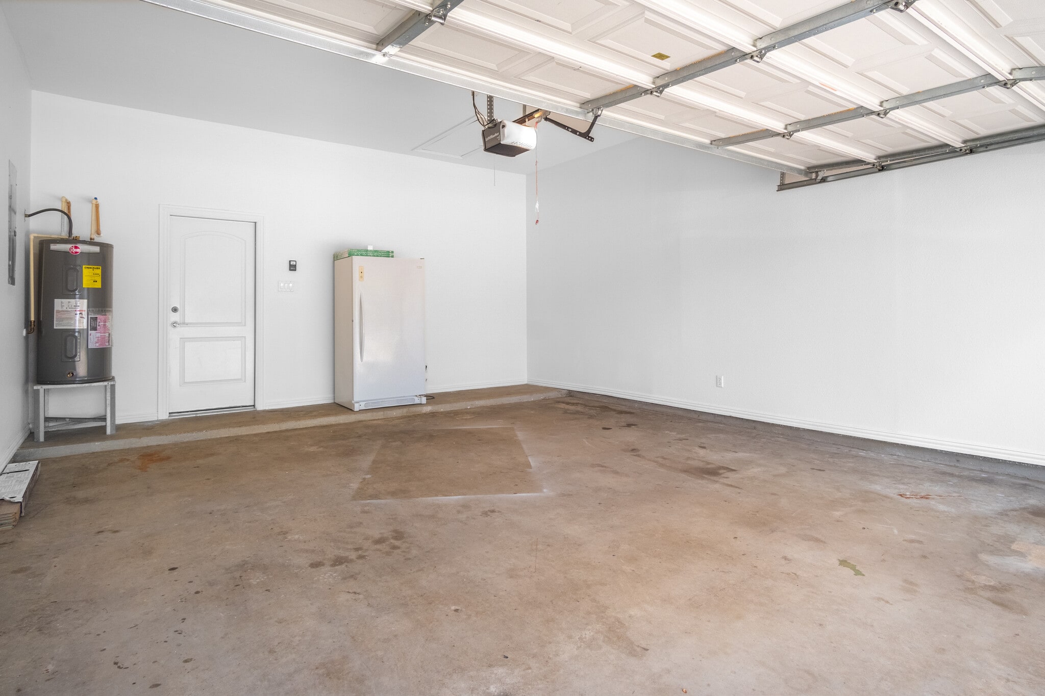 Building Photo - 3316 Zoe Ave