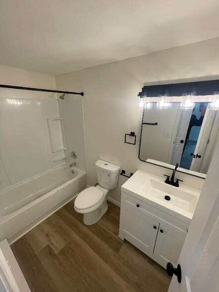 Building Photo - 1206 Spring St