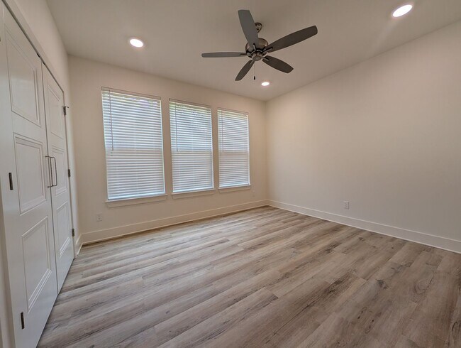 Building Photo - 7A Fernwood Dr