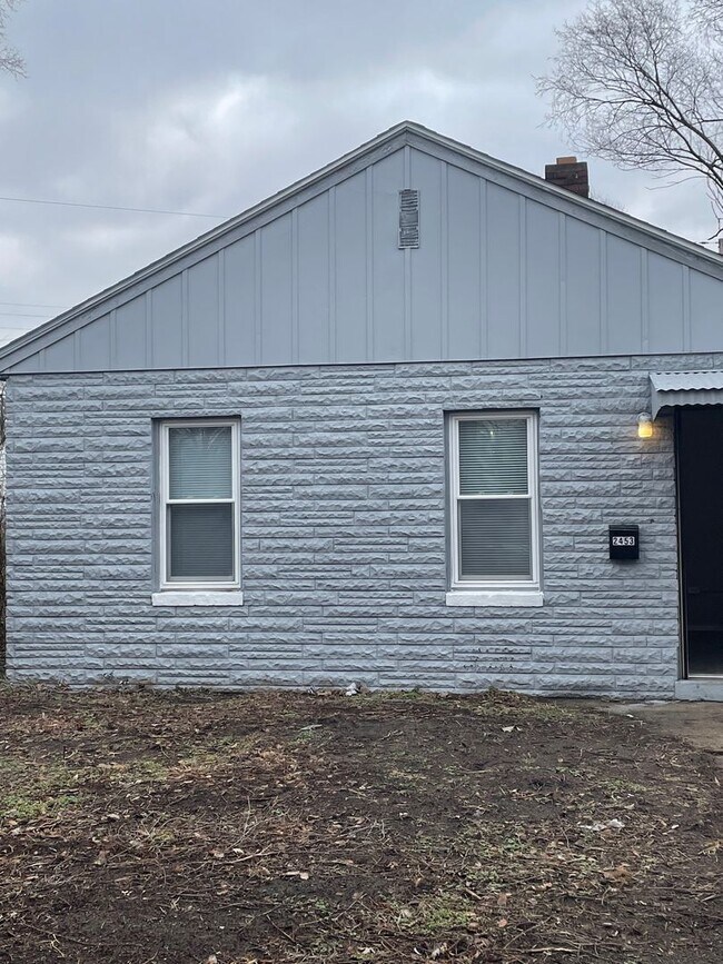 Primary Photo - 2453 Prospect St