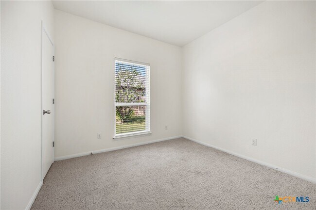 Building Photo - 1217 Roanoke Dr