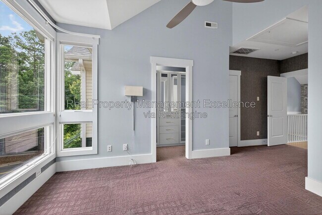 Building Photo - 515 Hillsborough St