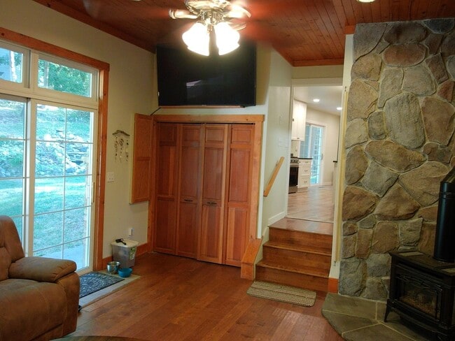 Building Photo - 996 Thrushwood Dr