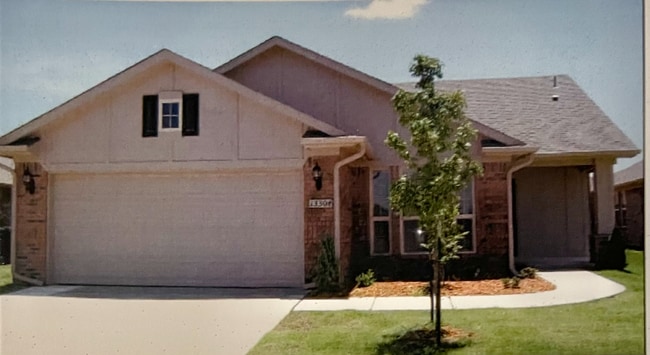 Building Photo - 13304 SW 2nd Terrace