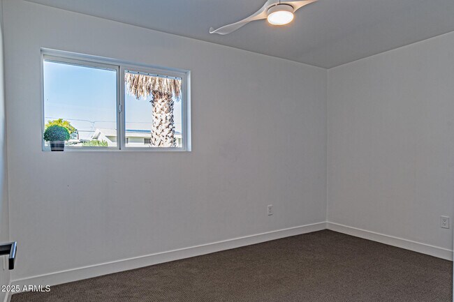 Building Photo - 1307 E Alice Ave