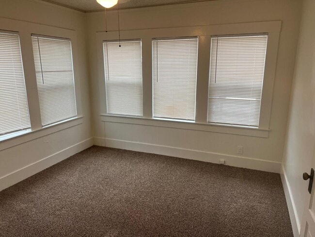 Building Photo - 1308 N Linden Ave