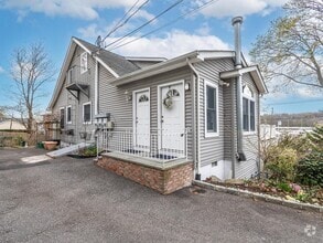 Building Photo - 65 Shore Rd