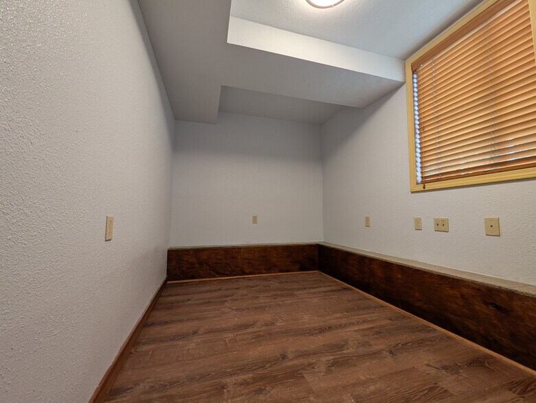 Building Photo - 5819 Bayview Ave