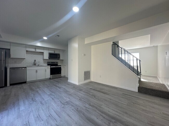 Building Photo - 320 Myrtlewood Cir