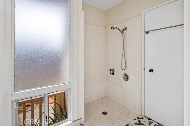 Building Photo - 7117 Avenida Altisima