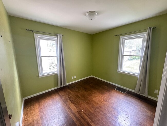 Building Photo - 3 bedroom home in SE Grand Rapids!