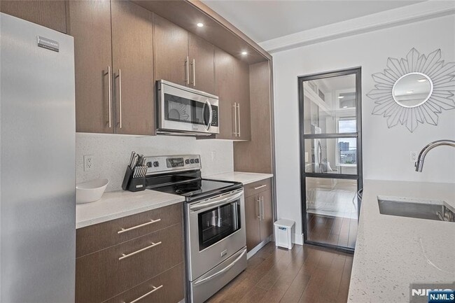 Building Photo - 6401 Park Ave