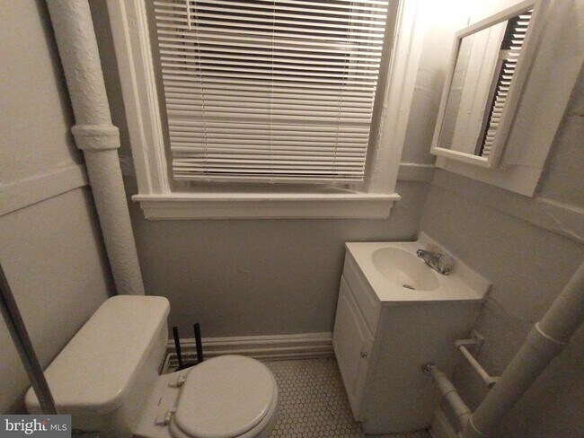 Building Photo - 307 Dolphin St