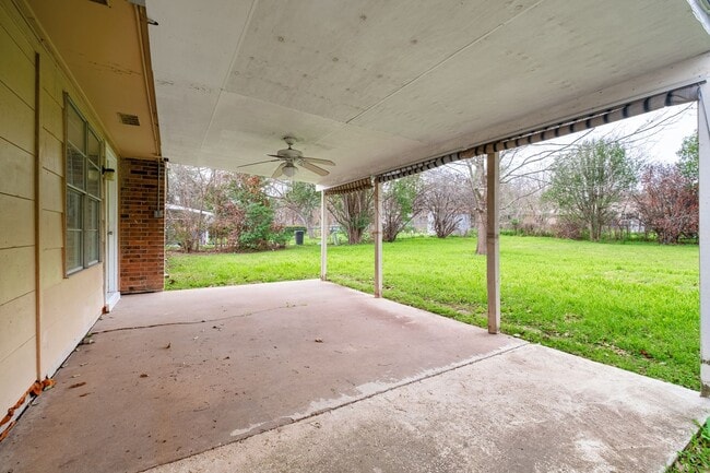 Building Photo - Simple 3 Bedroom, 2 Bath Home in South Aus...