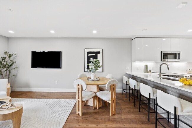 Building Photo - 60 68th St