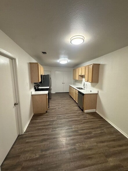 Building Photo - 2806 James Rd