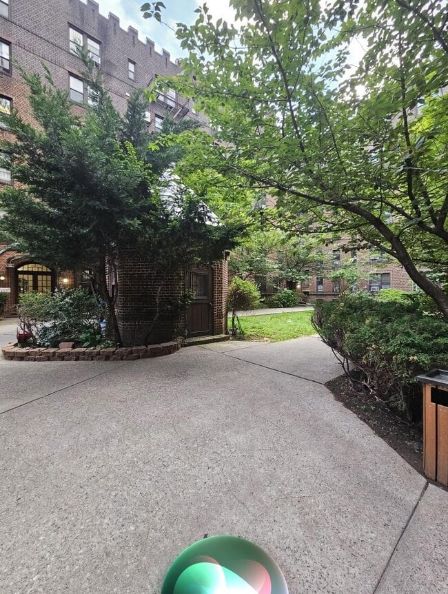 Building Photo - 42-20 Kissena Blvd
